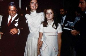 Pictures of Jackie Bouvier Kennedy Onassis - jacqueline-onassis with ari and caroline.jpg